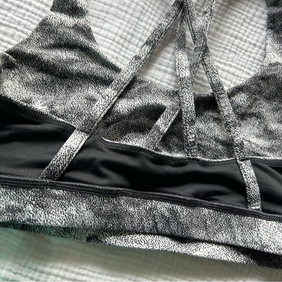 EUC-Lululemon/Energy Bra/Sports/Yoga/B-C Cups/Gray Black/Women 6/Medium Support - Picture 4 of 9